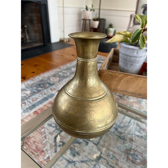 Large Solid Brass Vintage Etched, Vase, Home Decor, Sea Shell, Yin-Yang, Indian - Picture 3 of 10